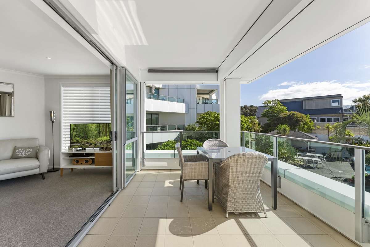 210/136 Marine Parade_1