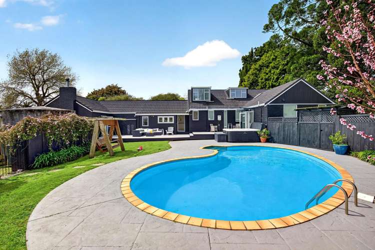 806 Waitakere Road_2