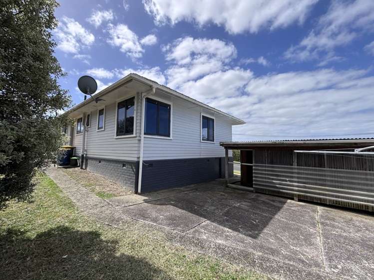 1 Ayrton Street Te Atatu South_13