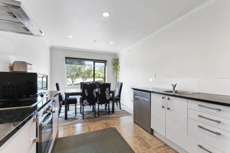 6/2 Swan Hill Drive Glen Eden_11