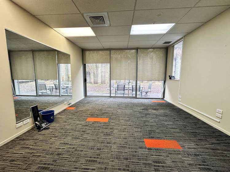 Unit 4/11 Orbit Drive Rosedale_11