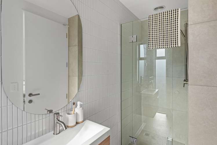 8/13 Donald Place Merivale_9