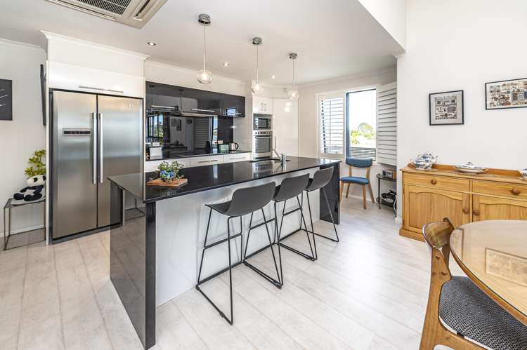 8 Lithgow Drive Otamatea_9