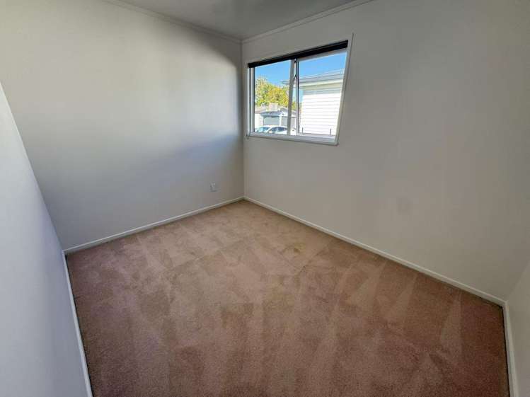 80 Riverpark Crescent 11401_10