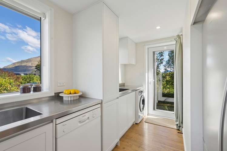 696 Peninsula Road Kelvin Heights_10