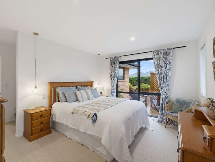 3/2 Loe Place Amberley_14