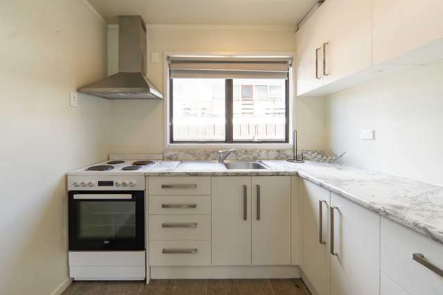 4 Bedroom Home Near the University - Modern & Comfortable