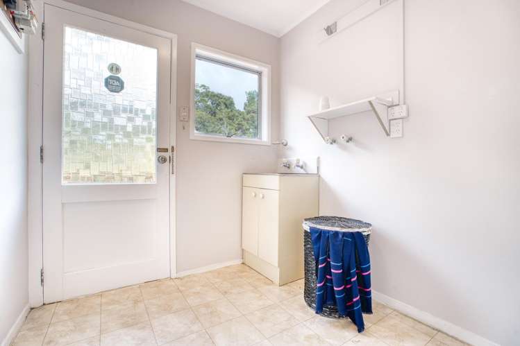 32 Outlook Road Greenhithe_22