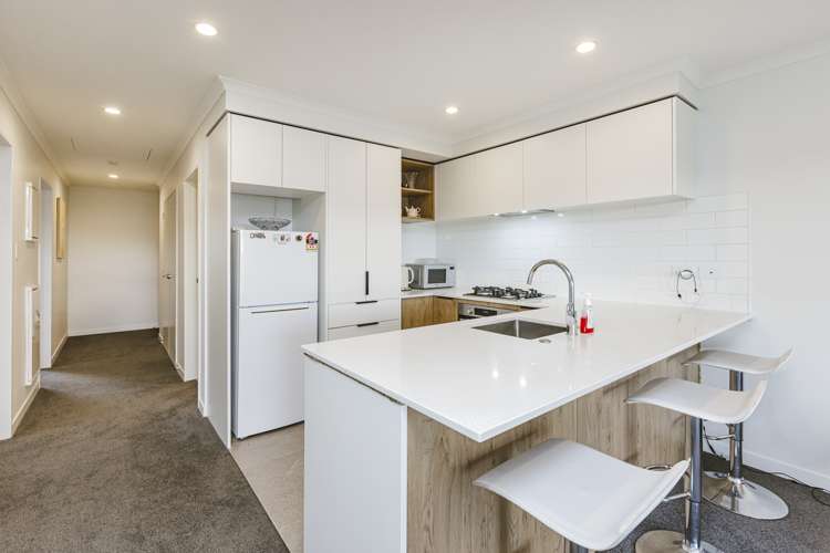 304/26 Shortfin Place Flat Bush_6