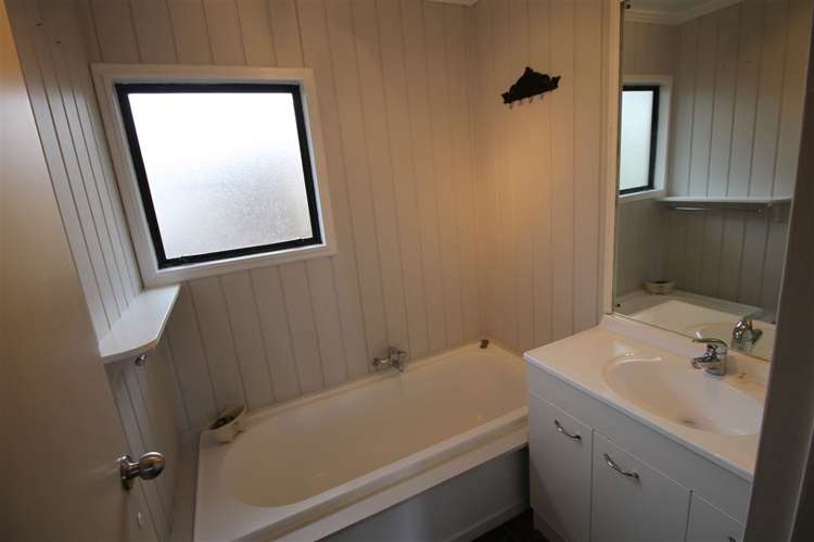 6 Meadowvale Rise Titirangi_10