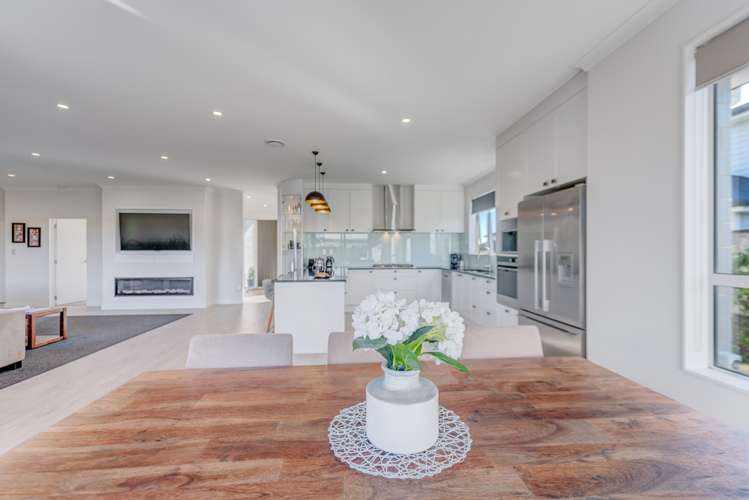 5 Defender Crescent Beachlands_16