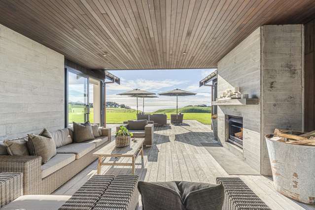 EXCLUSIVE COASTAL LIFESTYLE, INCREDIBLE OUTLOOK