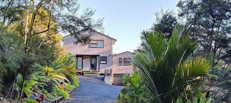 330 Paremoremo Road_0