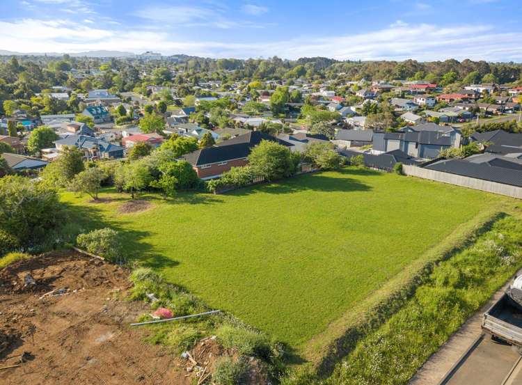 61 Dixon Road Glenview_17