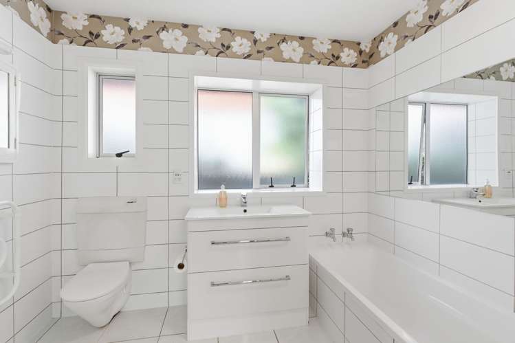 39 Te Awakura Terrace Mount Pleasant_18