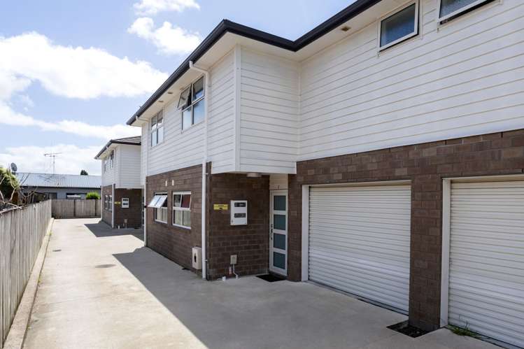 2/12 Blackburn Street_0