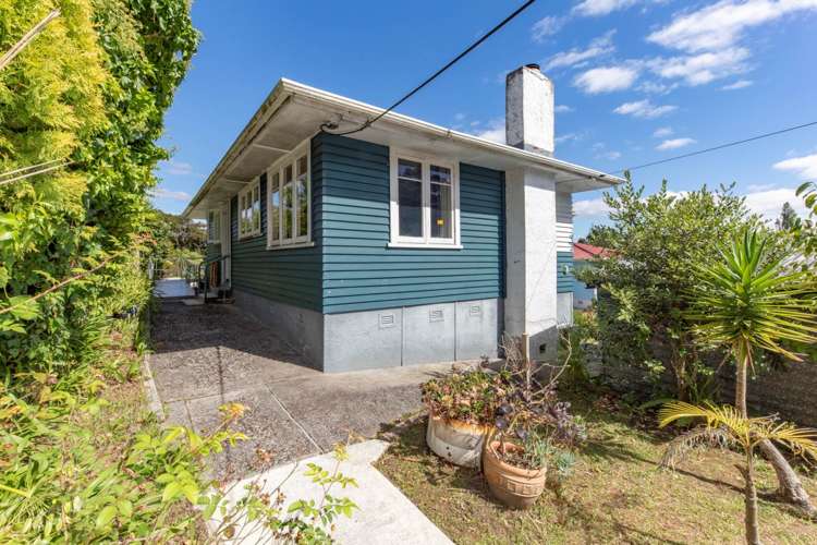 54 Woodfern Crescent Titirangi_4