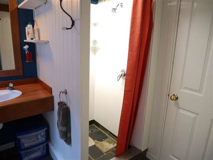 10 Airlie Street Glenduan_16