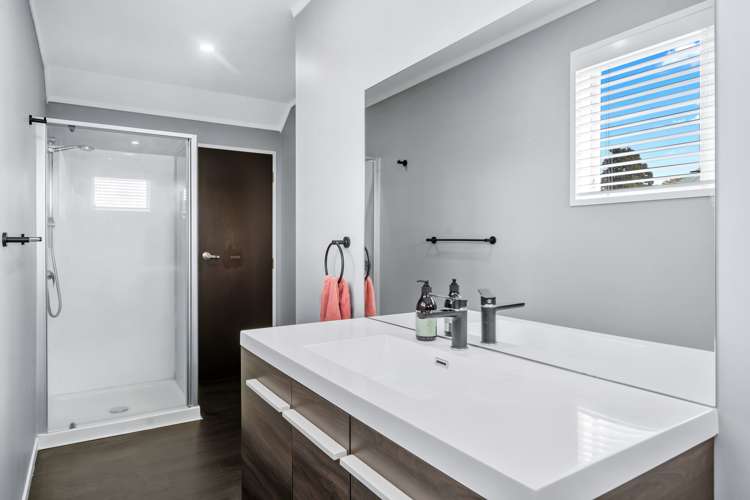 2/96 Racecourse Road Waiuku_17