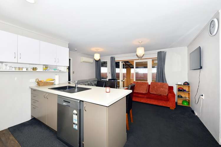 2/98 Neill Street Hornby_3