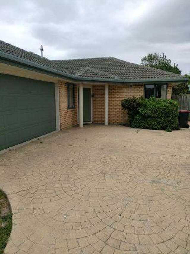 Sunny large 4 Bedroom in Wigram