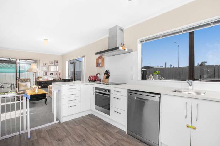 2/58 Challen Close Conifer Grove_2