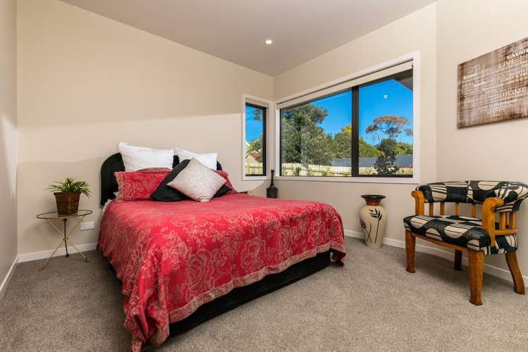 6 Traffic Road Greenhithe_11