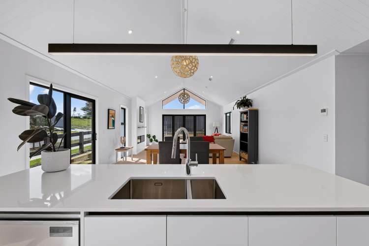 8 Annie Aranui Drive Poraiti_3