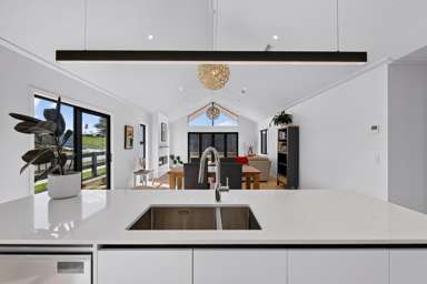 8 Annie Aranui Drive_3