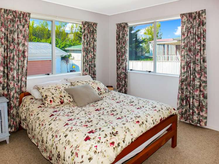 7 Hennessy Street East Foxton Beach_12