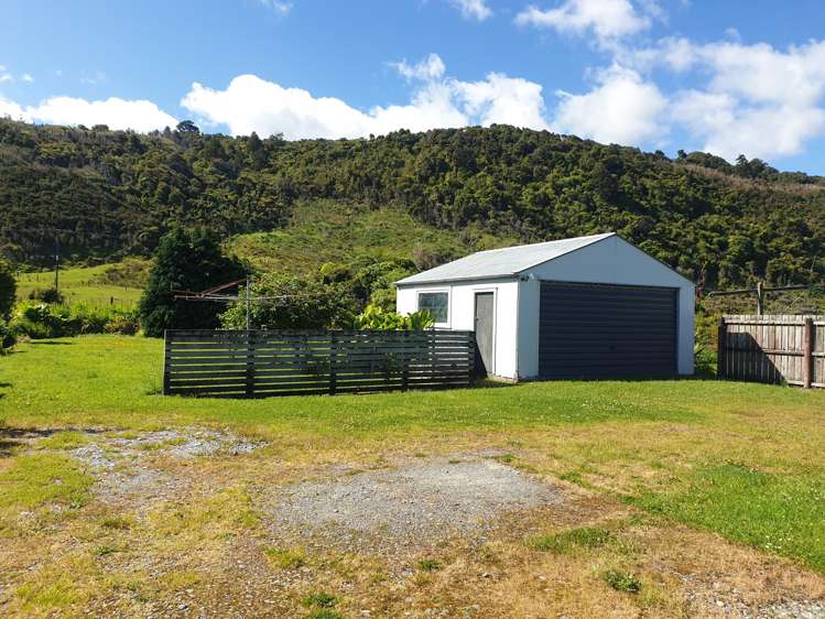 4 Main Road Owaka_16