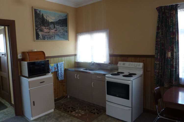 8 Stewart Street Waimangaroa_10