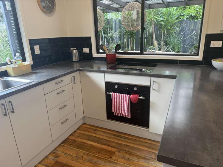 9A Shadon Place Stanmore Bay_9