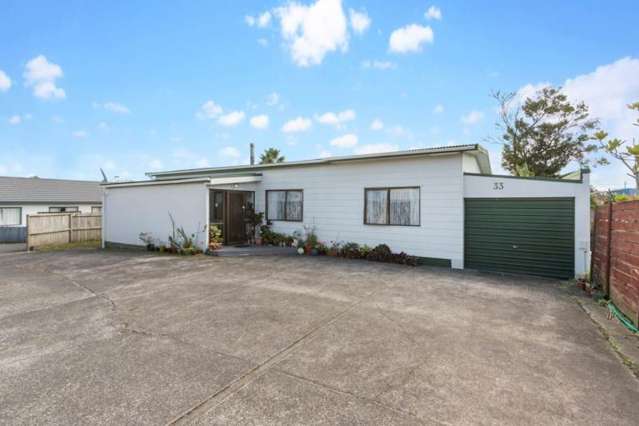 Spacious Single Level Living!