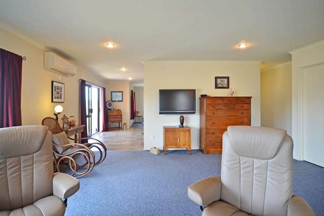 16 Charles Street Carterton_3