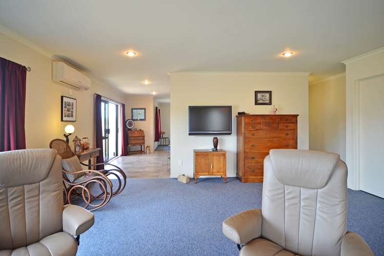 16 Charles Street Carterton_3