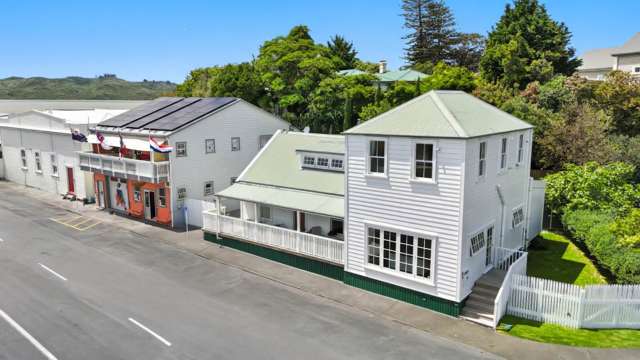 The Wharf House – Home or Boutique Opportunity