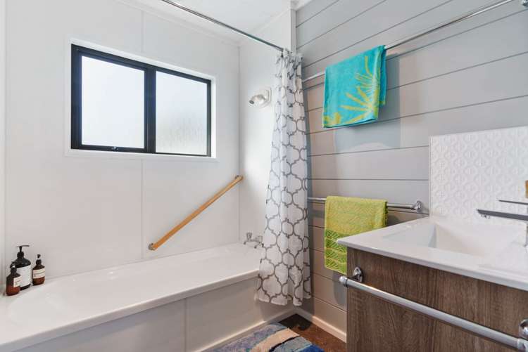 21b Rishworth Avenue Stanmore Bay_18