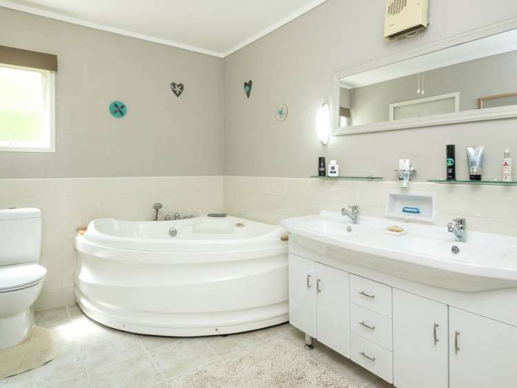 249b State Highway 12 Omapere_24