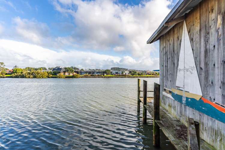 Boatshed/6155/50 Riverside Drive_1