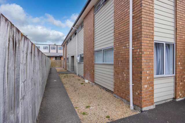 3/9 Greensboro Street Hamilton East_2