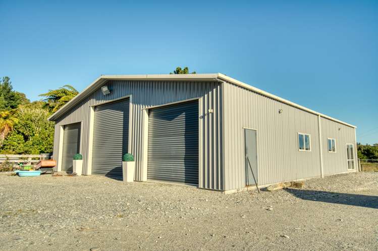 169 Coulson Road Paroa_1