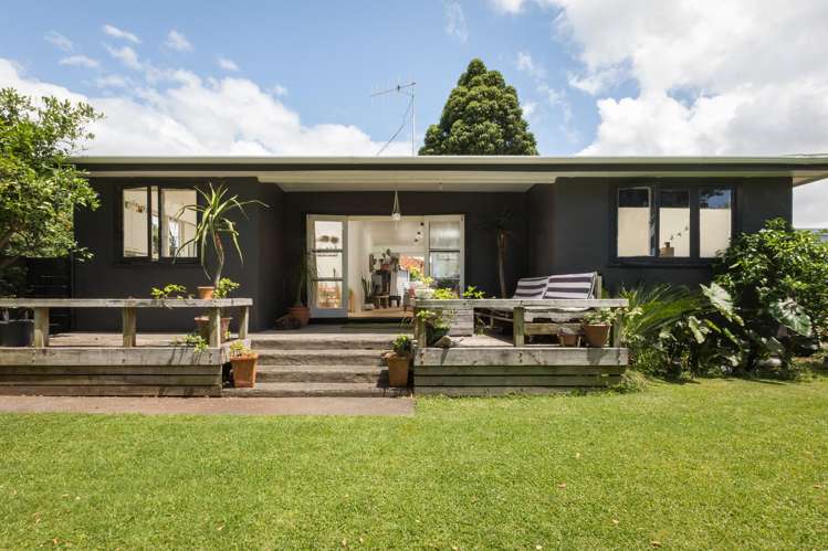 11 Roretana Drive Athenree_1