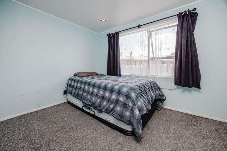 2/2 Resolute Way Papakura_11