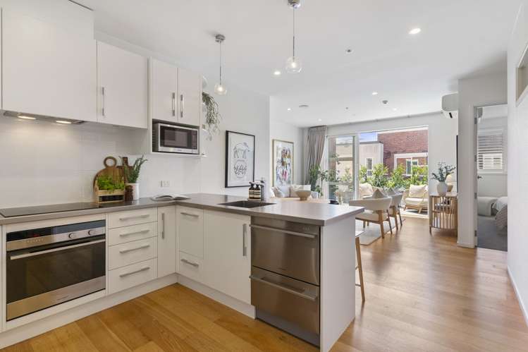 303/64 Surrey Crescent_3