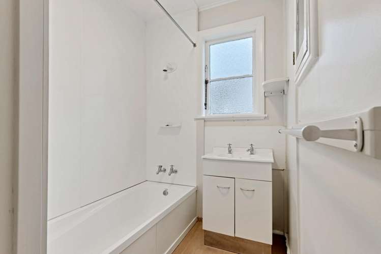 42 Pitcairn Crescent Bryndwr_18