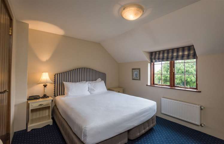 3/7 Quiet Woman Way Monaco_10