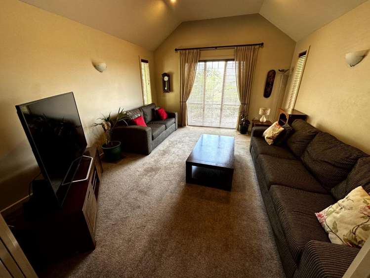 66 Shelter Drive Greenhithe_14