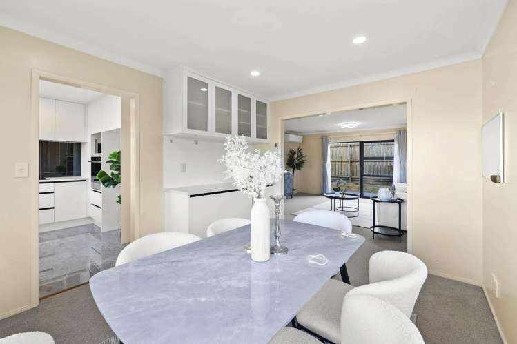 2/20 Beach Road Mellons Bay_6