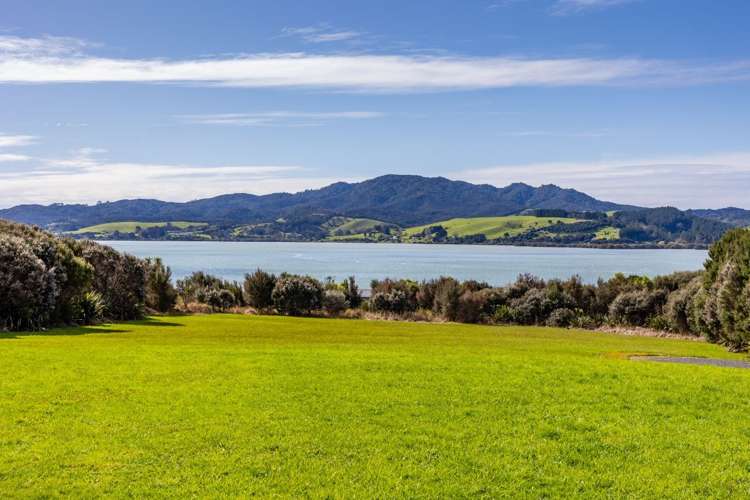 2958 State Highway 10 Paewhenua Island_6